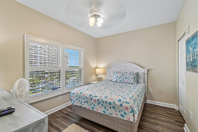 Building Photo - 9896 S Thomas Dr