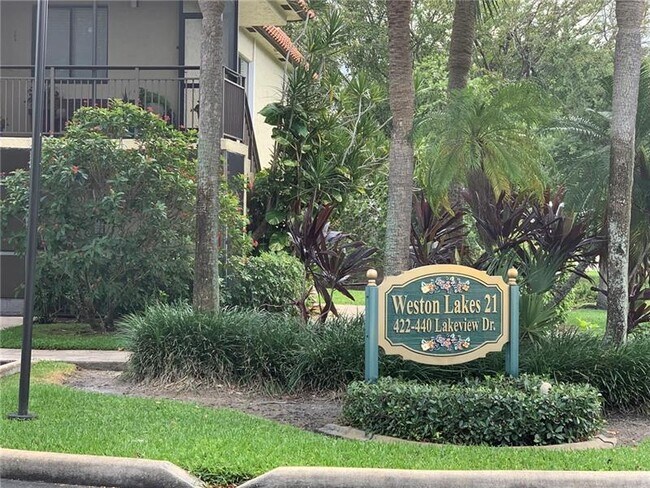 Building Photo - 434 Lakeview Dr