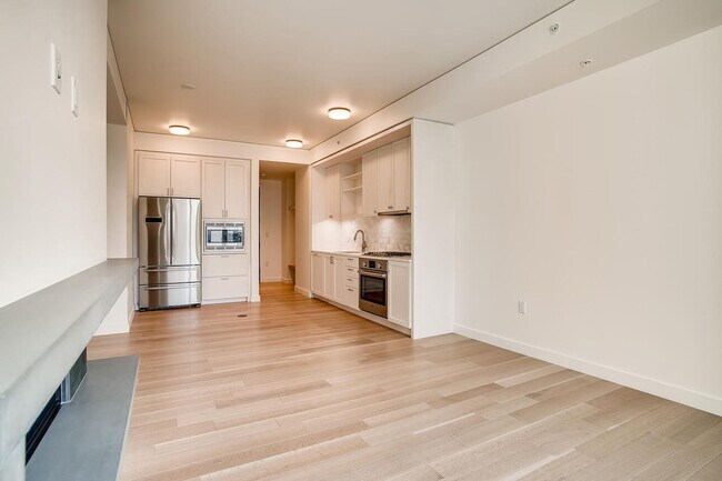 Building Photo - Northwest Facing 1 bedroom, 1 bathroom Con...