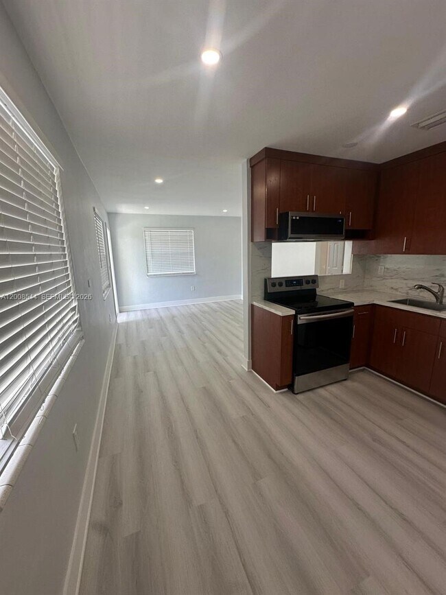 Building Photo - 1555 NW 34th St