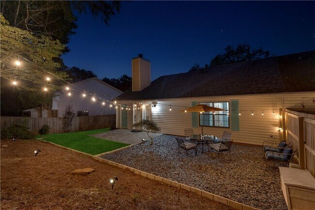 Building Photo - 5097 Village Green Way