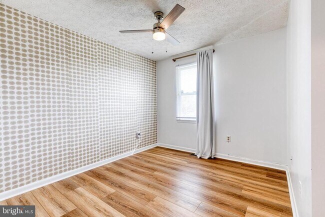 Building Photo - 1577 Loring Ct
