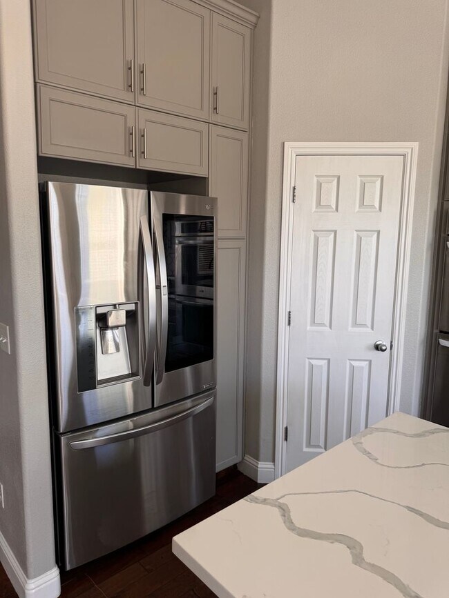 Building Photo - Beautiful single family home