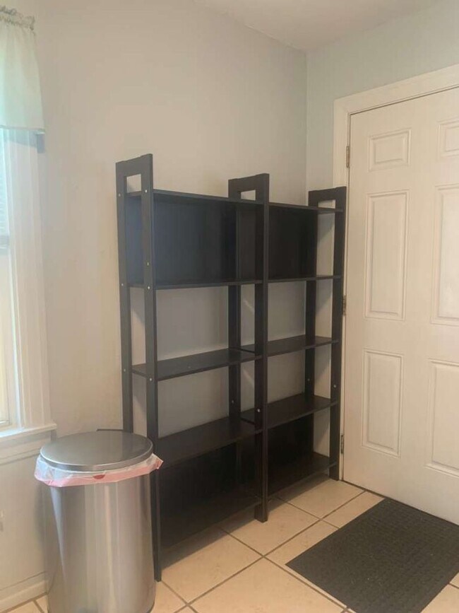 Building Photo - Charming 2 Bedroom 1 Bath in Central Gulfport