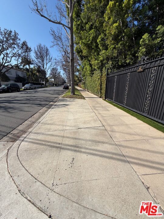 Building Photo - 602 N Maple Dr