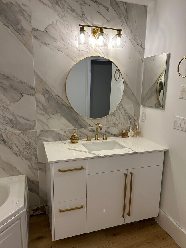 Building Photo - 207 Biltmore Pl