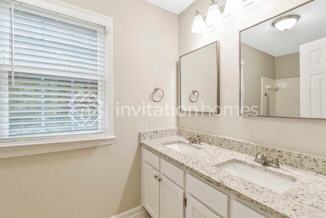 Building Photo - 7311 Canyon Dr