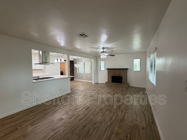 Building Photo - 2514 E Fairmount Ave