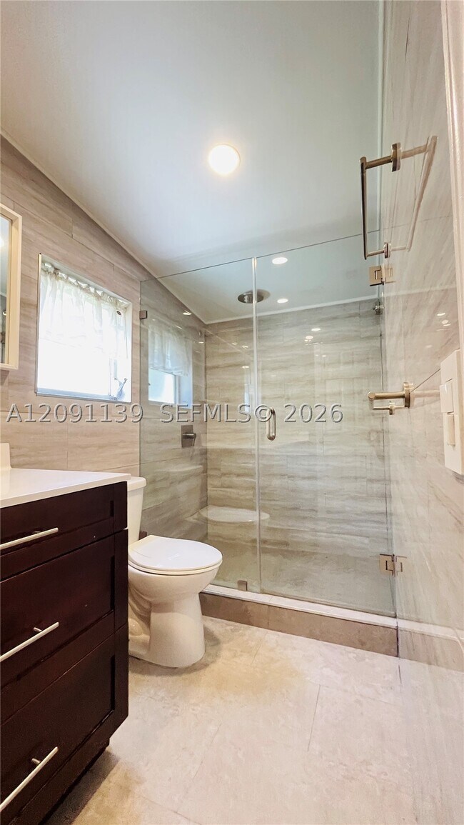 Building Photo - 2250 SW 23rd St