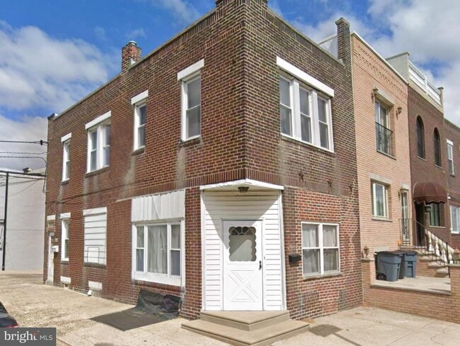 Primary Photo - 2842 S Iseminger St