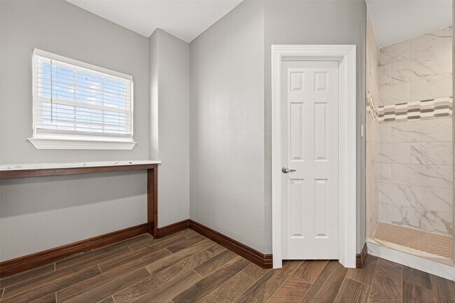 Building Photo - 2410 Engeling Rd