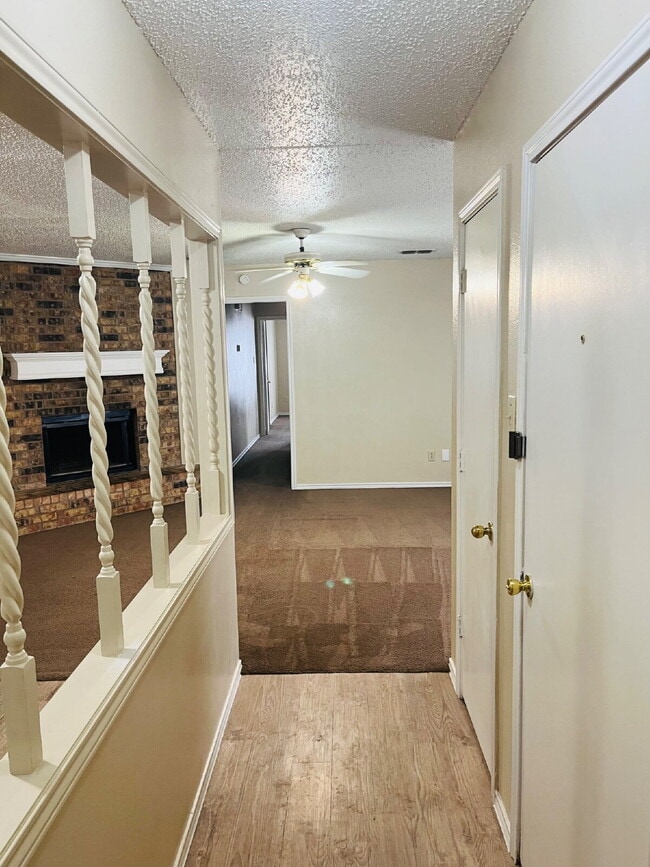 Building Photo - 2 Bedroom Duplex