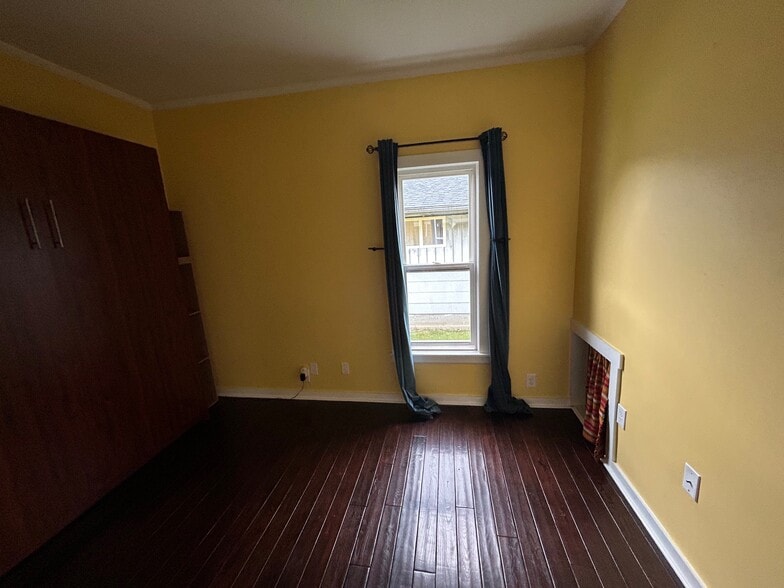 Building Photo - 512 Avenue C