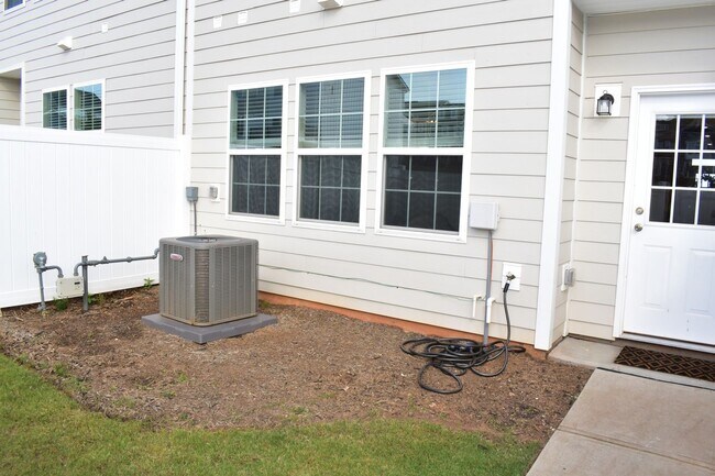 Building Photo - Charming 3BR Townhome in Greer