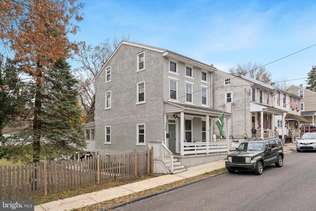 Building Photo - 138 Hall St