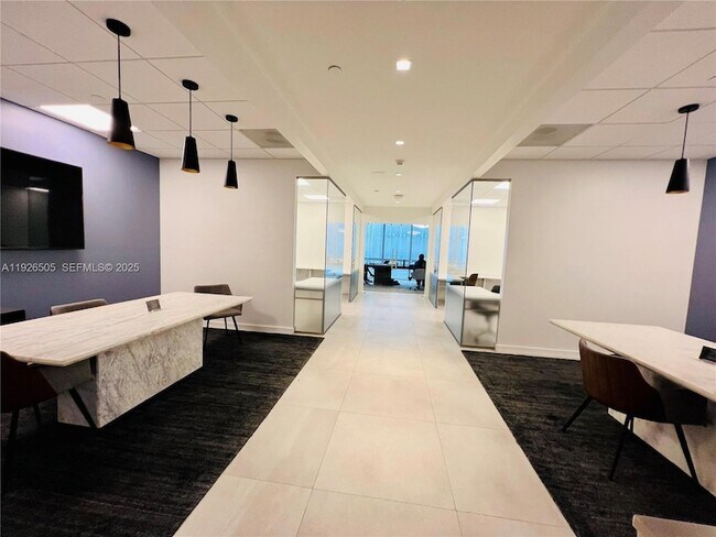 Building Photo - 851 NE 1st Ave