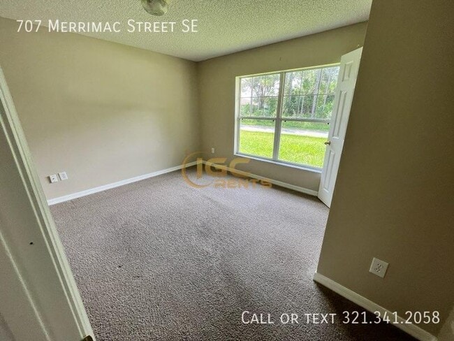 Building Photo - 707 Merrimac St SE