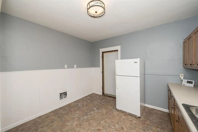 Building Photo - "Charming 2-Bed Duplex Retreat on Pennsylvania Ave – Spacious 1170 Sq Ft in Vibrant St. Louis!"