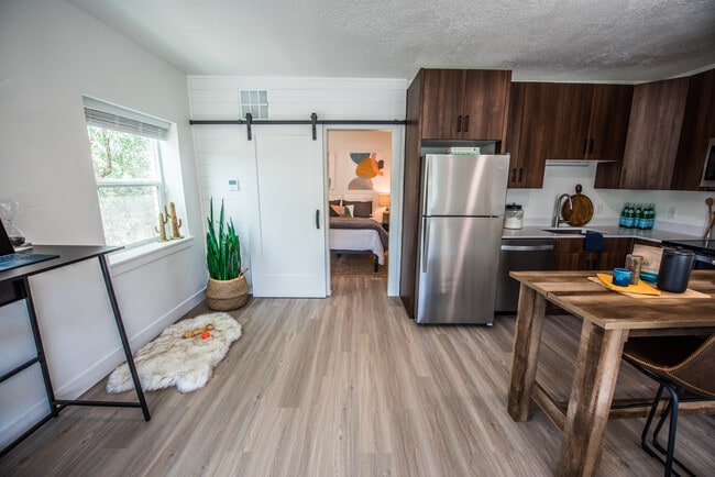Primary Photo - Stratton Apts