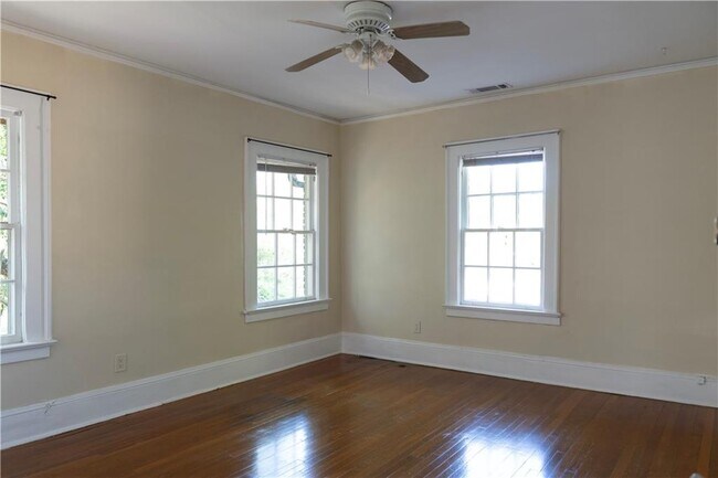 Building Photo - 46 Delmont Dr NE