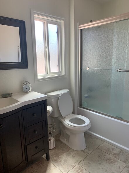 Full bath upstairs - 762 E Orange Grove Blvd