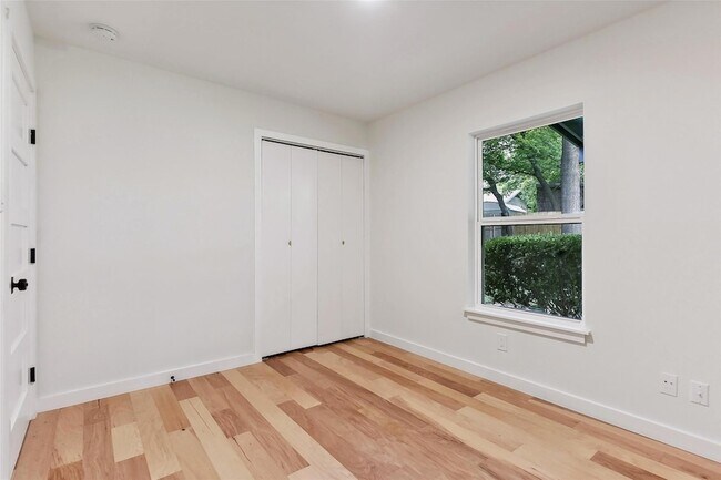 Building Photo - 11900 Dove Haven Dr