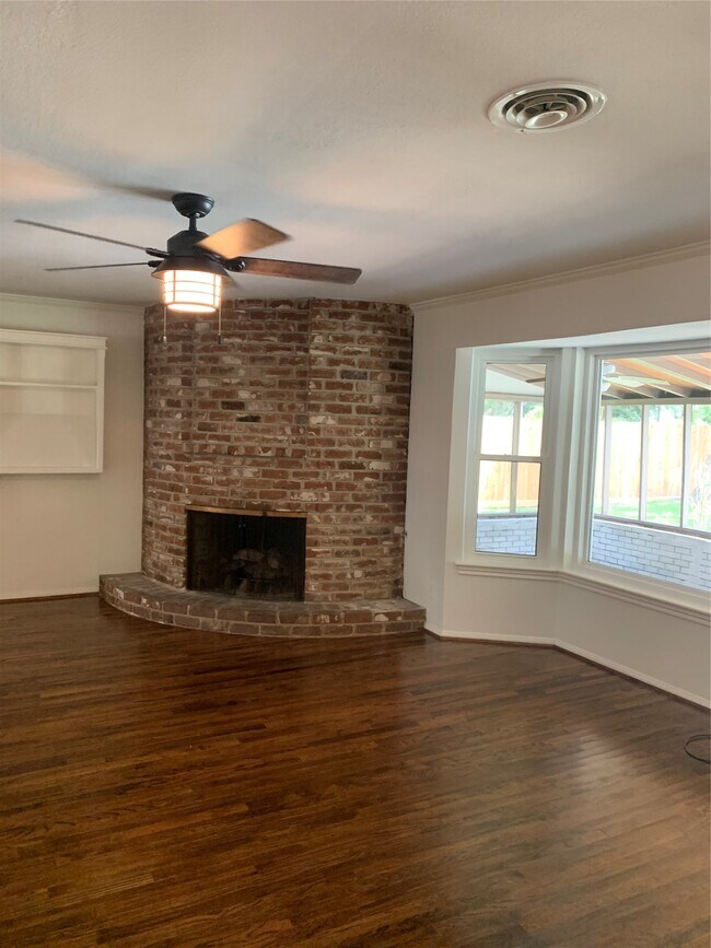 Building Photo - 1207 Shorewood Dr