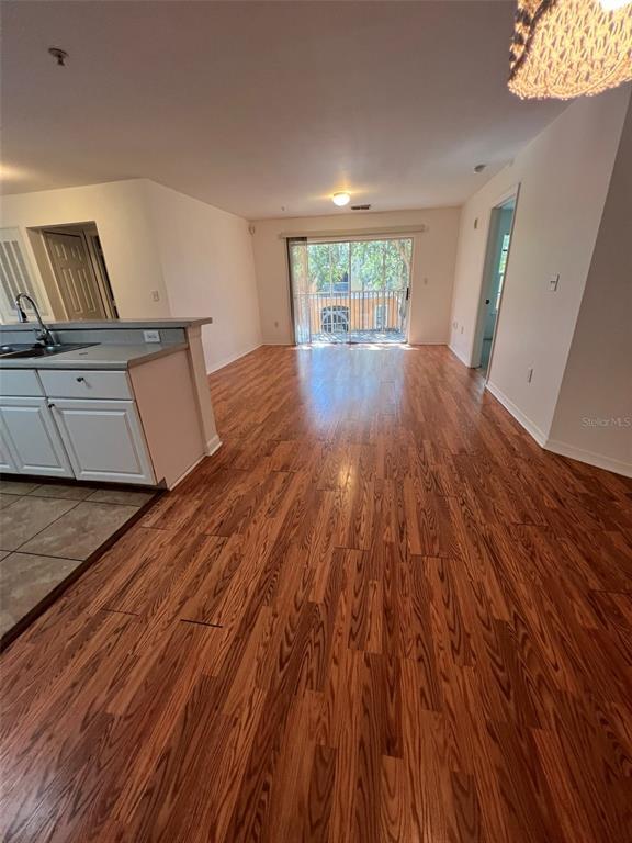 Building Photo - 5471 Vineland Rd