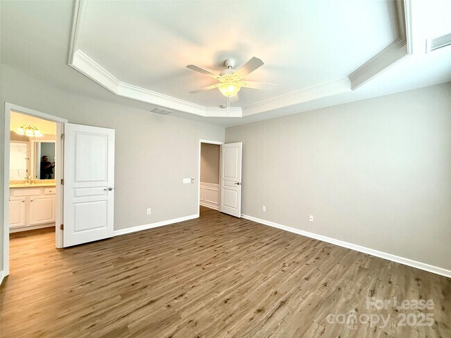 Building Photo - 2135 Ashley River Rd