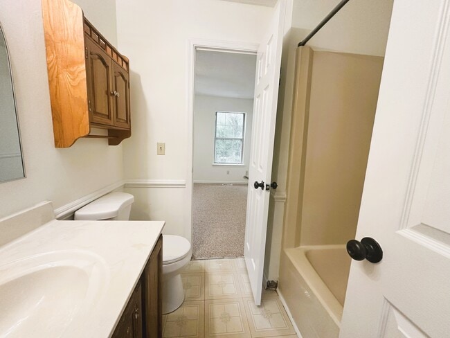 Building Photo - 5265 Settlers Park Dr
