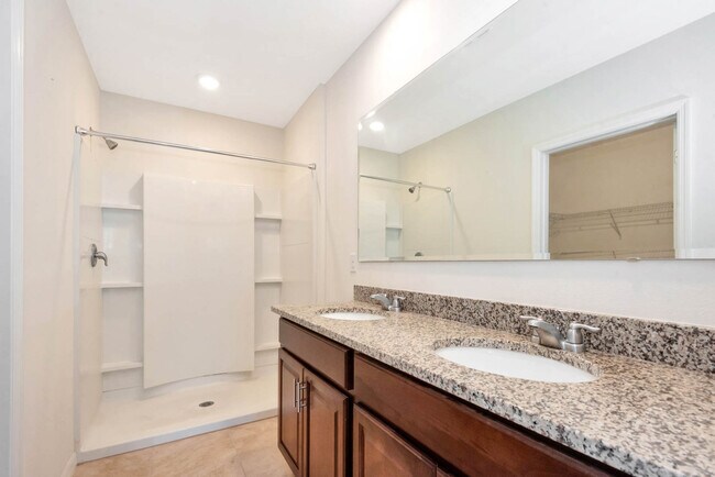 Building Photo - 8 Bella Oaks Dr