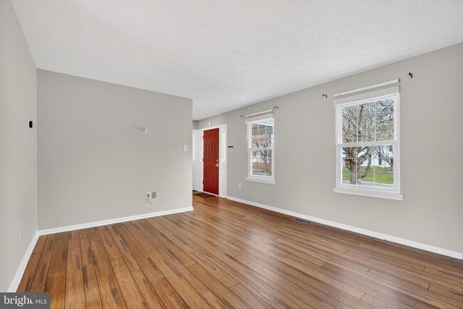 Building Photo - 8813 Francesca Dr