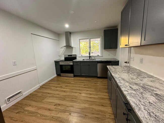 Building Photo - 275 High St