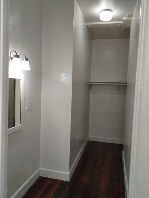 Building Photo - 901 S Kingsley Dr