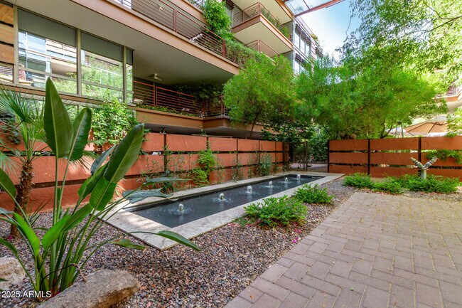 Building Photo - 7117 E Rancho Vista Dr