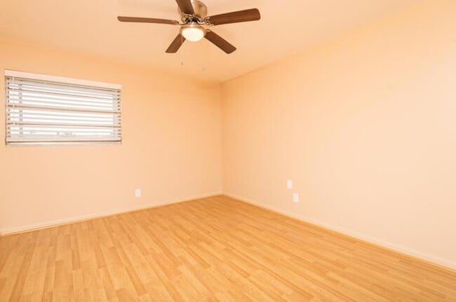 Building Photo - 428 Saxony Way