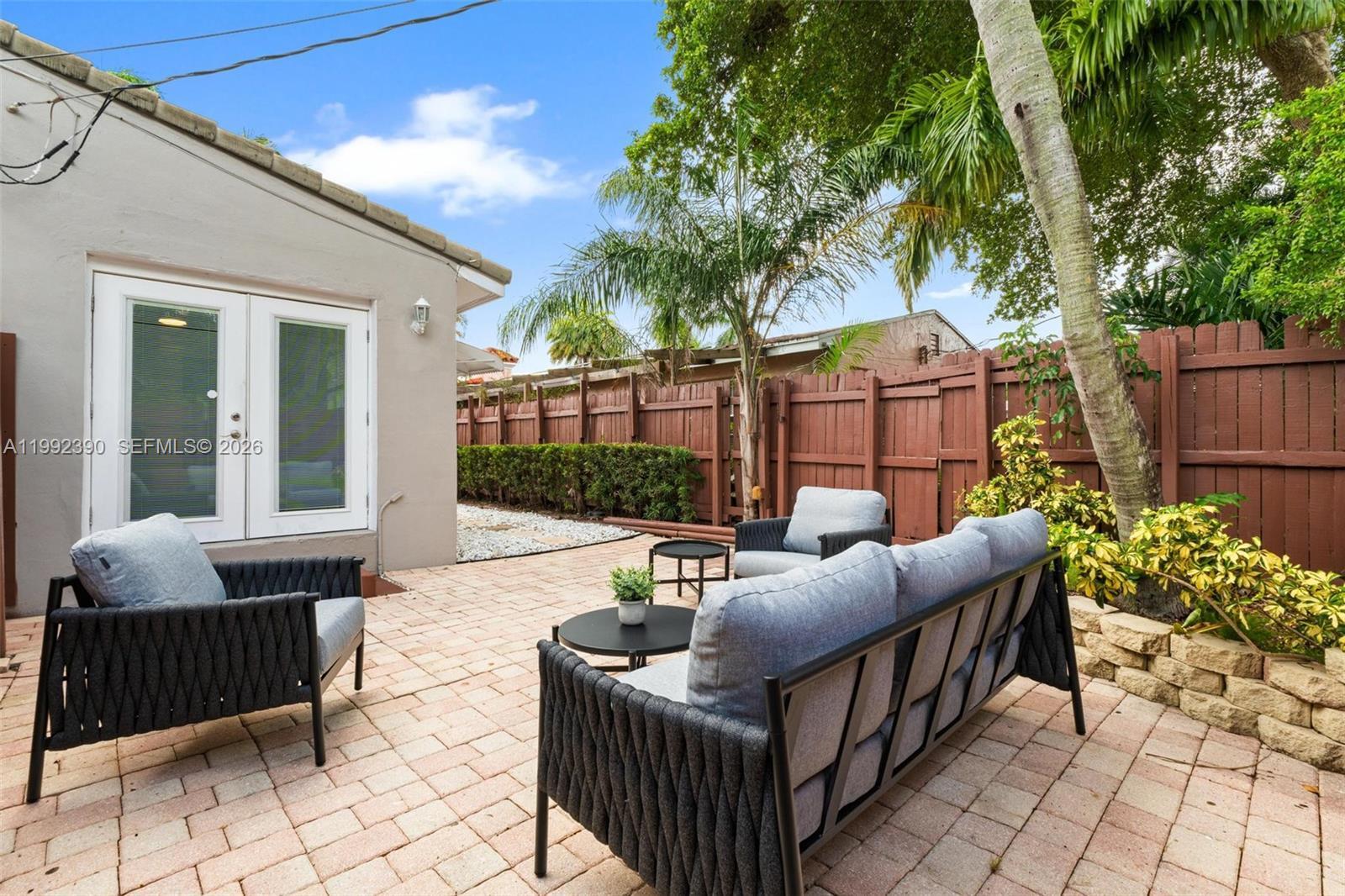 Building Photo - 1443 Hollywood Blvd