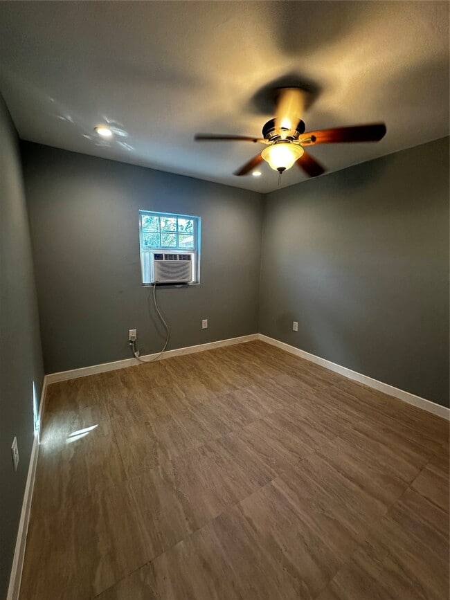 Building Photo - 9337 Talton St