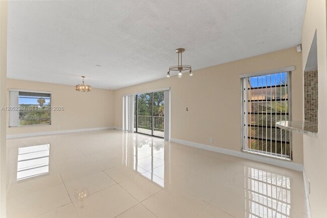Building Photo - 430 Commodore Dr