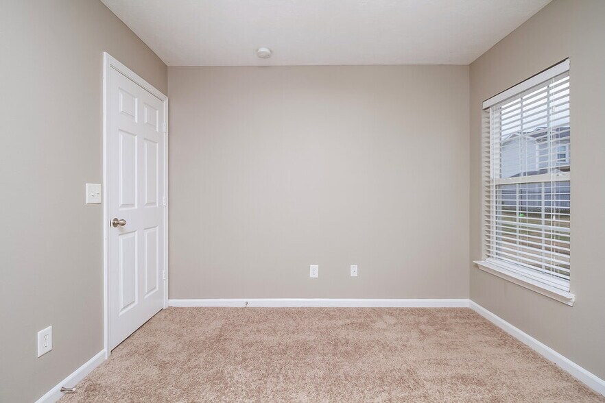 Building Photo - 386 Sarava Ln