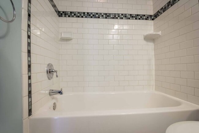 Building Photo - Gorgeous 3 Bedroom 2 Bath in Popular Parki...