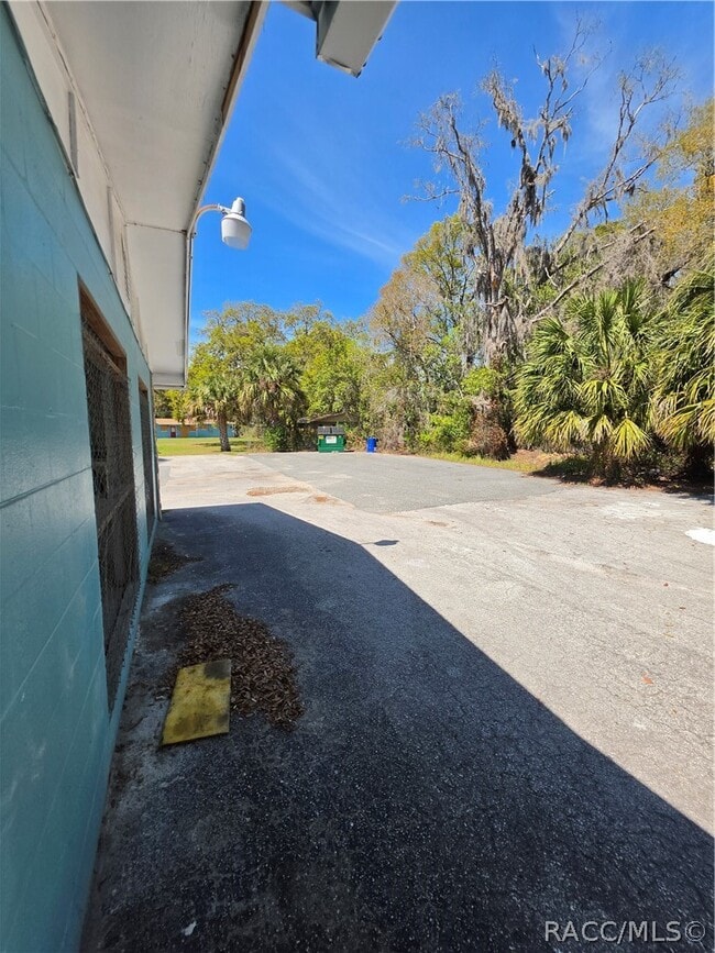 Building Photo - 645 NE 10th St