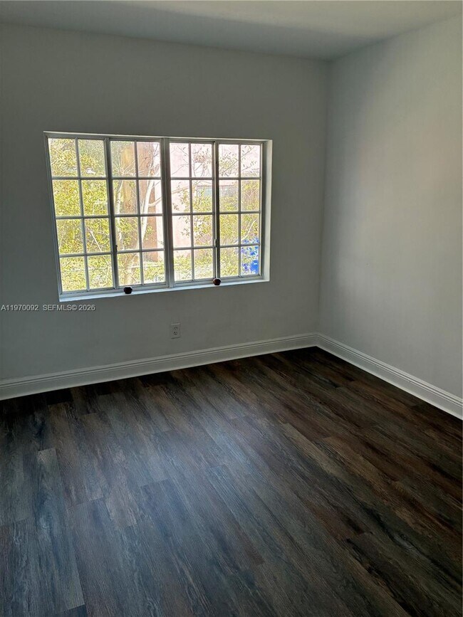 Building Photo - 750 NE 86th St