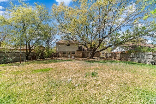 Building Photo - 405 Steeple Ridge Rd