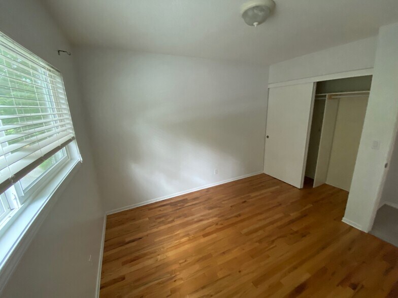 Building Photo - 10170 SW 72nd Ave