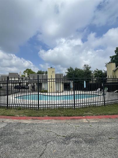 Building Photo - 512 Eberhart Ln
