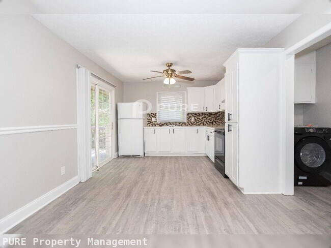 Building Photo - 2895 Lakemont Pl SW