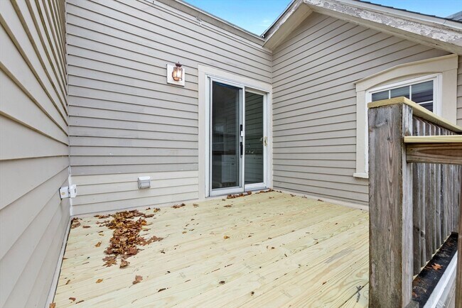 Building Photo - 23 Thorndike St