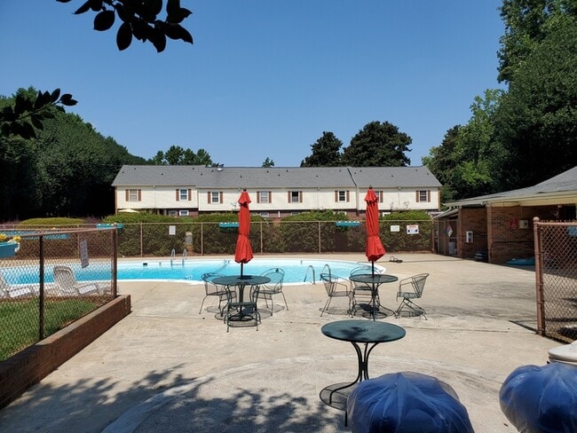 Building Photo - 2 Bedroom, 1.5 Baths Townhome in Candlewood Community.