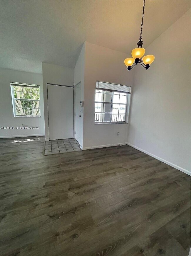 Building Photo - 2841 N Oakland Forest Dr